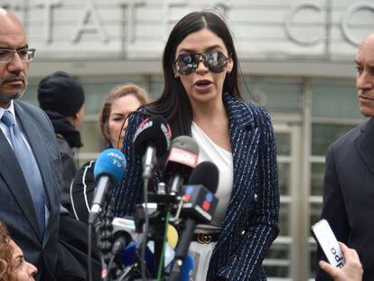 Emma Coronel, esposa de Joaquín Guzmán, en el tribunal de Brooklyn, en 2019.