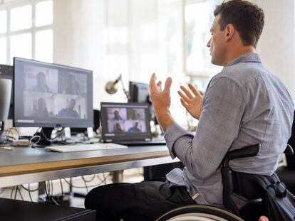 El teletrabajo favorece la inclusión de las personas con discapacidad.