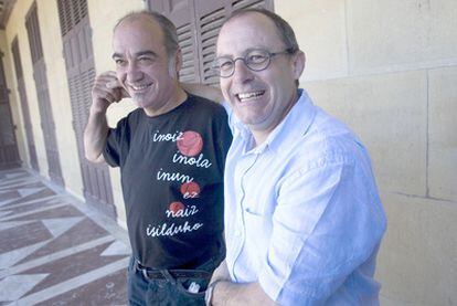 Martín Garitano y Juan Carlos Izagirre celebran los resultados de Bildu.