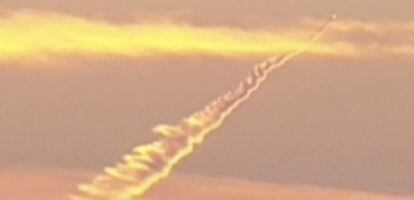 Imagen del vídeo de KCBS con la estela del supuesto misil.