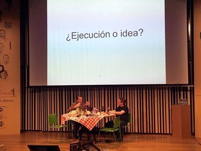 Jair Tellez y Andoni Aduriz en un momento de su intervención / CAPEL