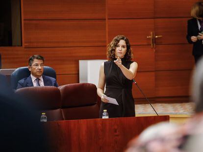La presidenta de la Comunidad de Madrid, Isabel Díaz Ayuso, interviene durante una sesión plenaria, en la Asamblea de Madrid, a 23 de junio de 2022.