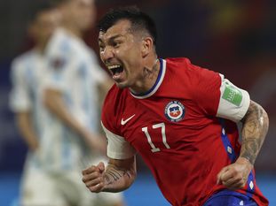 Chile's Gary Medel celebrates after assisting teammate Alexis Sanchez in his goal against Argentina during their South American qualification football match for the FIFA World Cup Qatar 2022 at the Estadio Unico Madre de Ciudades stadium in Santiago del Estero, Argentina, on June 3, 2021. (Photo by AGUSTIN MARCARIAN / POOL / AFP)