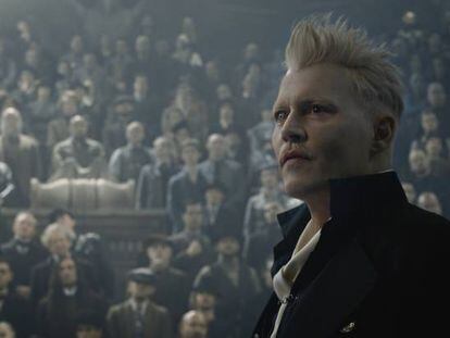 Johnny Depp, en 'Animales fantásticos. Los crímenes de Grindelwald'.