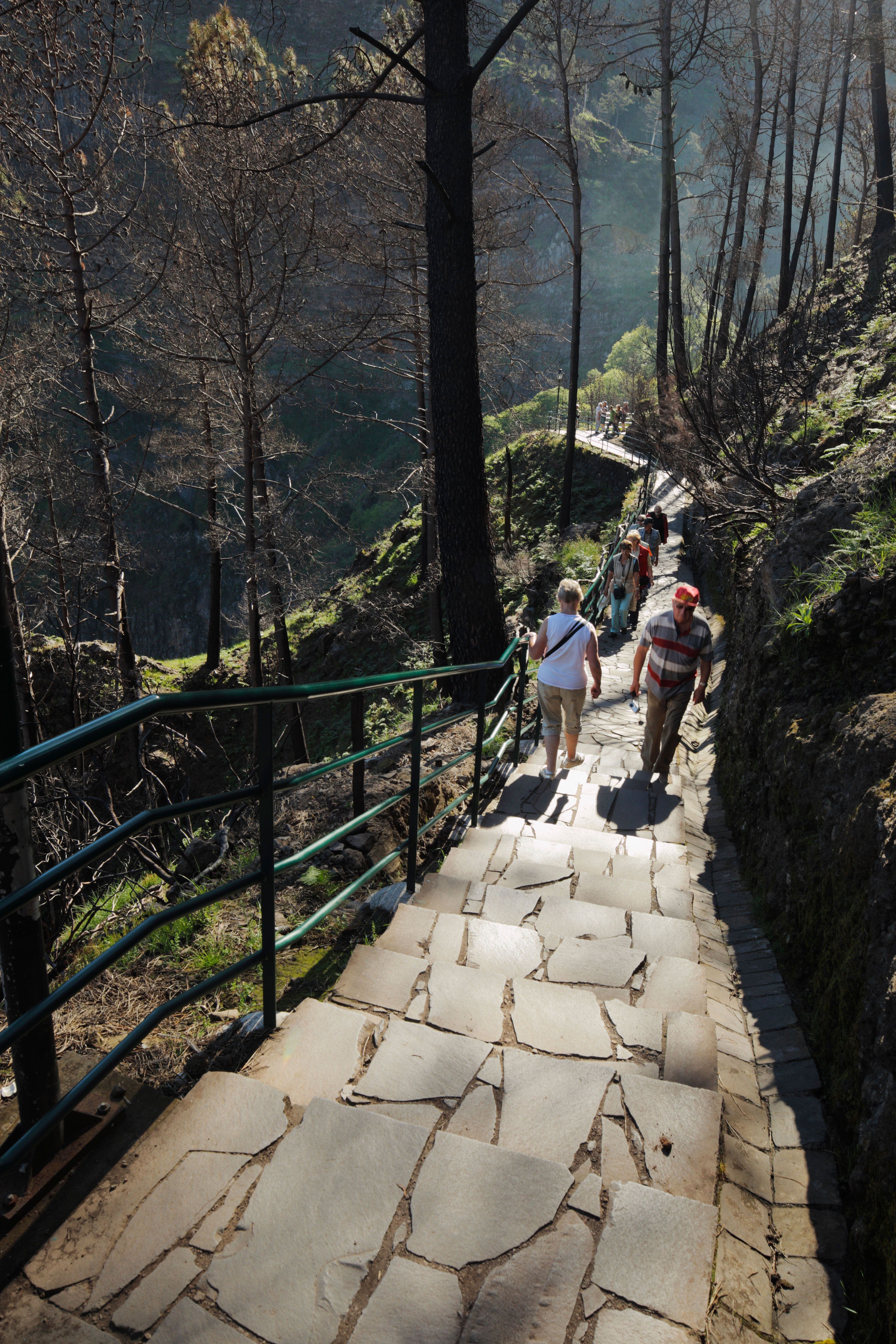 Excursionistas en la caminata desde Eira do Serrado, en Madeira.