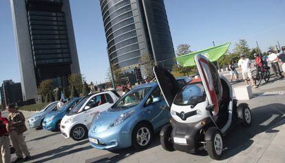 Exposici&oacute;n de veh&iacute;culos el&eacute;ctricos, en Madrid.