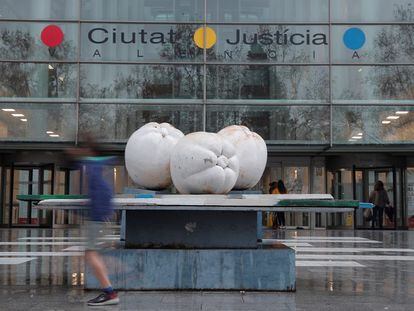 Entrada principal a la Ciudad de la Justicia de Valencia.