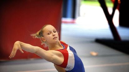 Una holandesa practica en Antuerpe preparando el Mundial de Gimnasia Artística de Amberes (Bélgica).