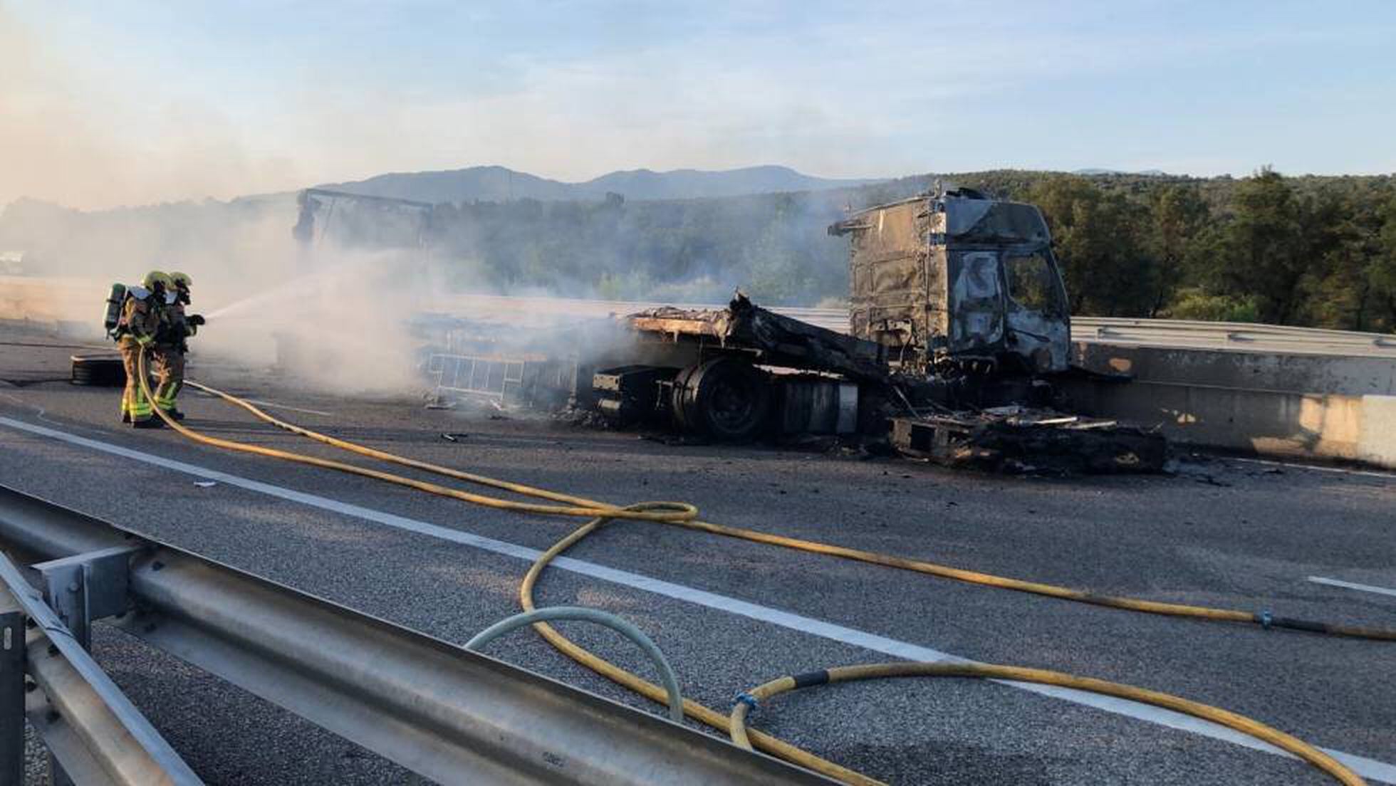 Muere El Conductor De Un Camión En Un Accidente En La AP-7 En Capmany ...