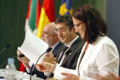 El 'lehendakari', hoy junto a la comisaria europea de Interior, Cecilia Malmström, en la inauguración de un congreso sobre paz.