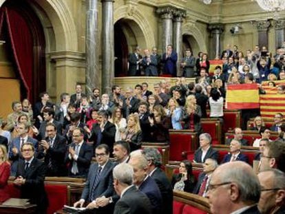Els diputats de Junts pel Sí aplaudeixen el passat 9 de novembre després d'aprovar la resolució a favor de la independència de Catalunya.