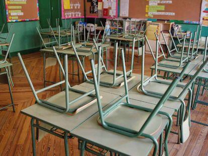 Un aula desierta en el colegio público Rufino Blanco en Madrid, donde los colegios permanecerán cerrados hasta el 26 de marzo.