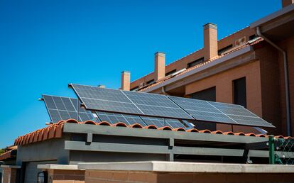 Además de la Suscripción Solar por una cuota mensual que permite ahorrar hasta un 60% en la factura, SotySolar también ofrece sus placas en propiedad desde un coste estimado de 3.345 euros
