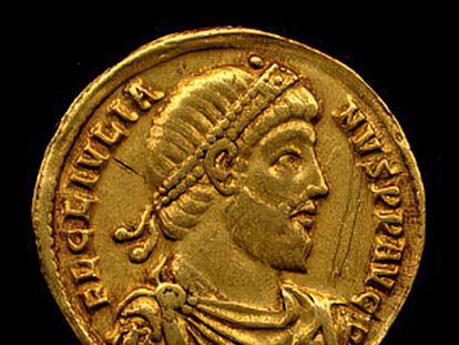 Sólido bizantino de oro con la imagen de Juliano el Apóstata.