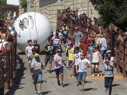  Boloencierro en Mataelpino. 