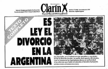 Portada del diario Clarín del 4 de junio de 1987 donde se informa de la aprobación de la ley de divorcio en Argentina. 