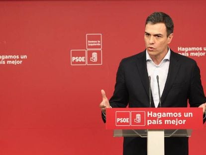 Pedro Sánchez, en una rueda de prensa este lunes. 