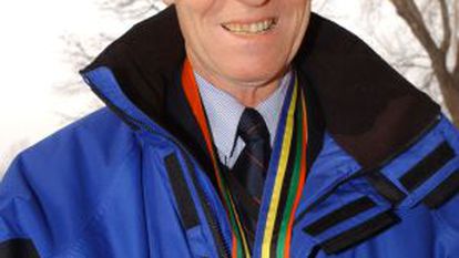 Bengt Saltin, con la medalla a las ciencias del deporte del COI.
