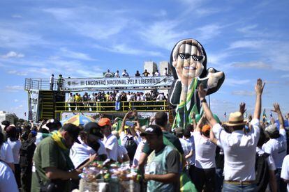 Protesta en apoyo de los derechos de armas y del presidente brasileño Jair Bolsonaro, en Brasilia, Brasil, en julio de 2022.