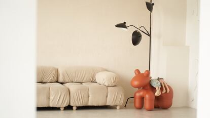 Ejemplo de decoración con un sofá camaleonda.