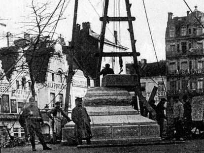El ejército alemán desmontó el monumento a Ferrer i Guardia en Bruselas en enero de 1915 como gesto hacia el monarca español