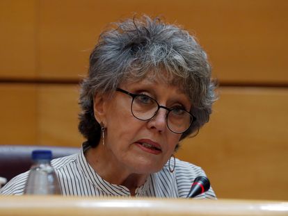 La administradora única provisional de RTVE, Rosa María Mateo, durante su comparecencia ante la Comisión Mixta de Control Parlamentario de la corporación pública, este jueves en el Senado.