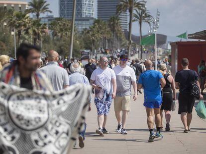 Turistes a la Barceloneta.