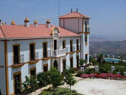 Desde el hotel Cerro de Hijar es fácil visitar el bosque de pinsapos y los miradores del valle del Guadalhorce.