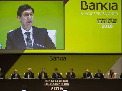 El presidente de Bankia, Jose Ignacio Goirigolzarri (c). 