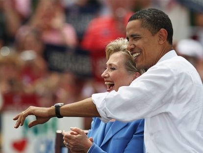 Barack Obama y Hillary Clinton, en su primer mitin conjunto de la campaña presidencial el pasado junio en Unity (New Hampshire).