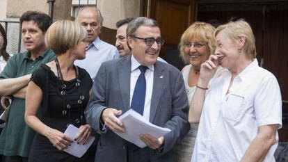 Dani Font, el primero por la izquierda, junto a otros cr&iacute;ticos y el alcalde de Lleida, &Agrave;ngel Ros, en el centro.