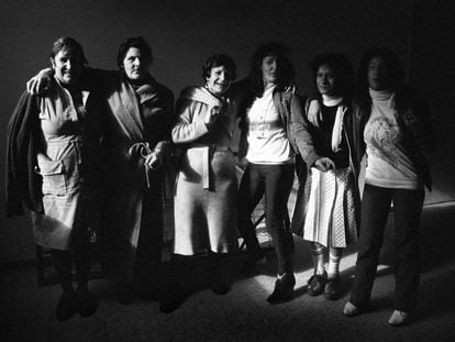 Mujeres en la cárcel de Yeserías (Madrid) en 1981, una de las imágenes del libro 'Franco ha muerto'.