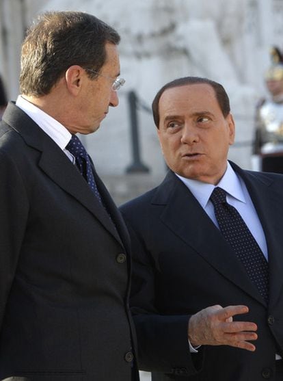 Fini y Berlusconi, hoy en Roma, antes del acto celebrado por el PDL.