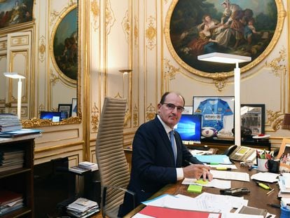 El primer ministro francés, Jean Castex, en su despacho del palacio de Matignon, el miércoles.