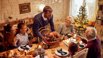 Las reuniones familiares regresan fieles a su cita, pese a las dificultades y al aumento generalizado en los precios. Para evitar sobresaltos, EROSKI facilita las cosas a la hora llenar el carro de la compra.