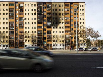 El edificio en el que se produjo el incendio el 5 de enero en Sant Roc