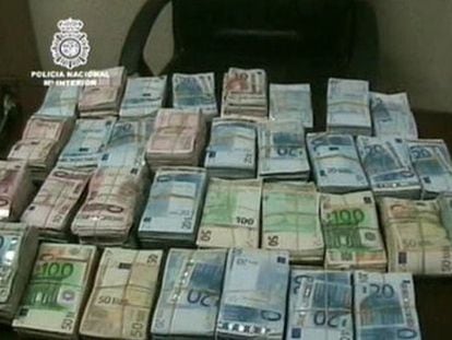 Fajos de dinero incautados en una operación contra el blanqueo en Madrid, en una imagen de archivo.