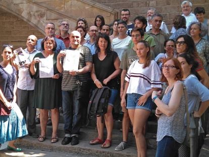 Miembros de asociaciones pidiendo un Raval libre de tráfico de drogas