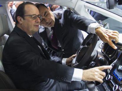 El presidente franc&eacute;s, Fran&ccedil;ois Hollande,este viernes en el sal&oacute;n de Paris.