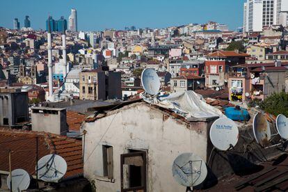 Vista del nuevo Estambul desde el corazón del barrio de Tarlabasi.
