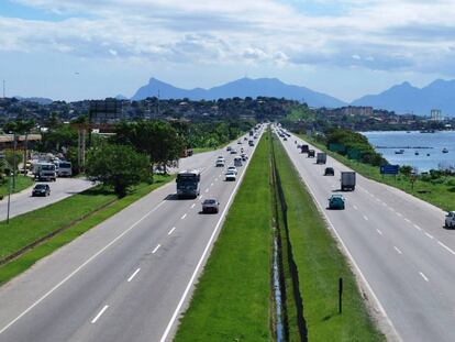 Tramo de la Autopista Fluminense, operada por Abertis en el entorno de Río de Janeiro (Brasil). 