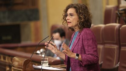 La ministra de Hacienda y Función Pública, María Jesús Montero, ayer en el pleno de control al Gobierno en el Congreso.