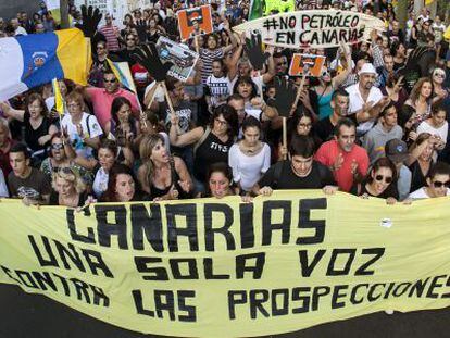 Manifestaci&oacute;n por las calles de Las Palmas de Gran Canaria contra la declaraci&oacute;n aprobada por el Ministerio de Medio Ambiente.