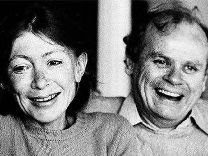 Joan Didion y su marido, el escritor John Dunne, en una foto de 1977.