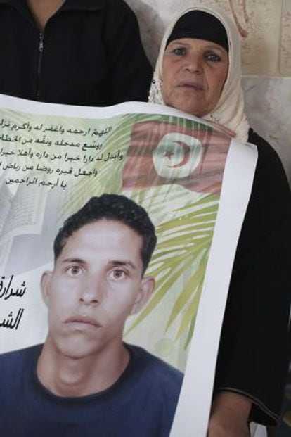 Manoubia Bouazizi, madre del joven tunecino Mohamed Bouazizi, quien prendi&eacute;ndose fuego origin&oacute; la cadena de revueltas populares.