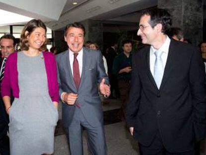 El presidente regional Ignacio Gonz&aacute;lez asiste a la toma de posesi&oacute;n de Fernando Su&aacute;rez en 2013.