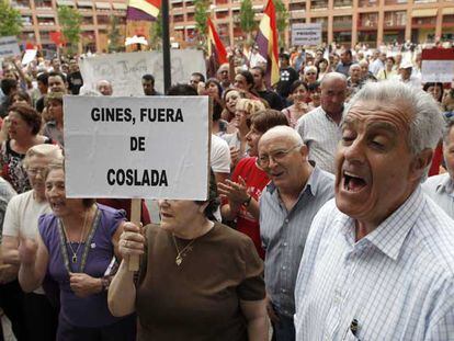 Un grupo de vecinos pide que el ex jefe de la Policía Local, Ginés Jiménez, se marche de Coslada.