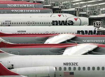 Aviones de la compañía Northwest Airlines en el aeropuerto Metropolitano de Detroit.