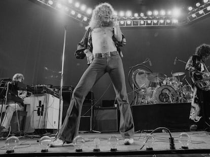 Led Zeppelin tocando en Londres en 1975. De izquierda a derecha: John Paul Jones (con los teclados), Robert Plant (voz), John Bonham (batería) y Jimmy Page (guitarra).