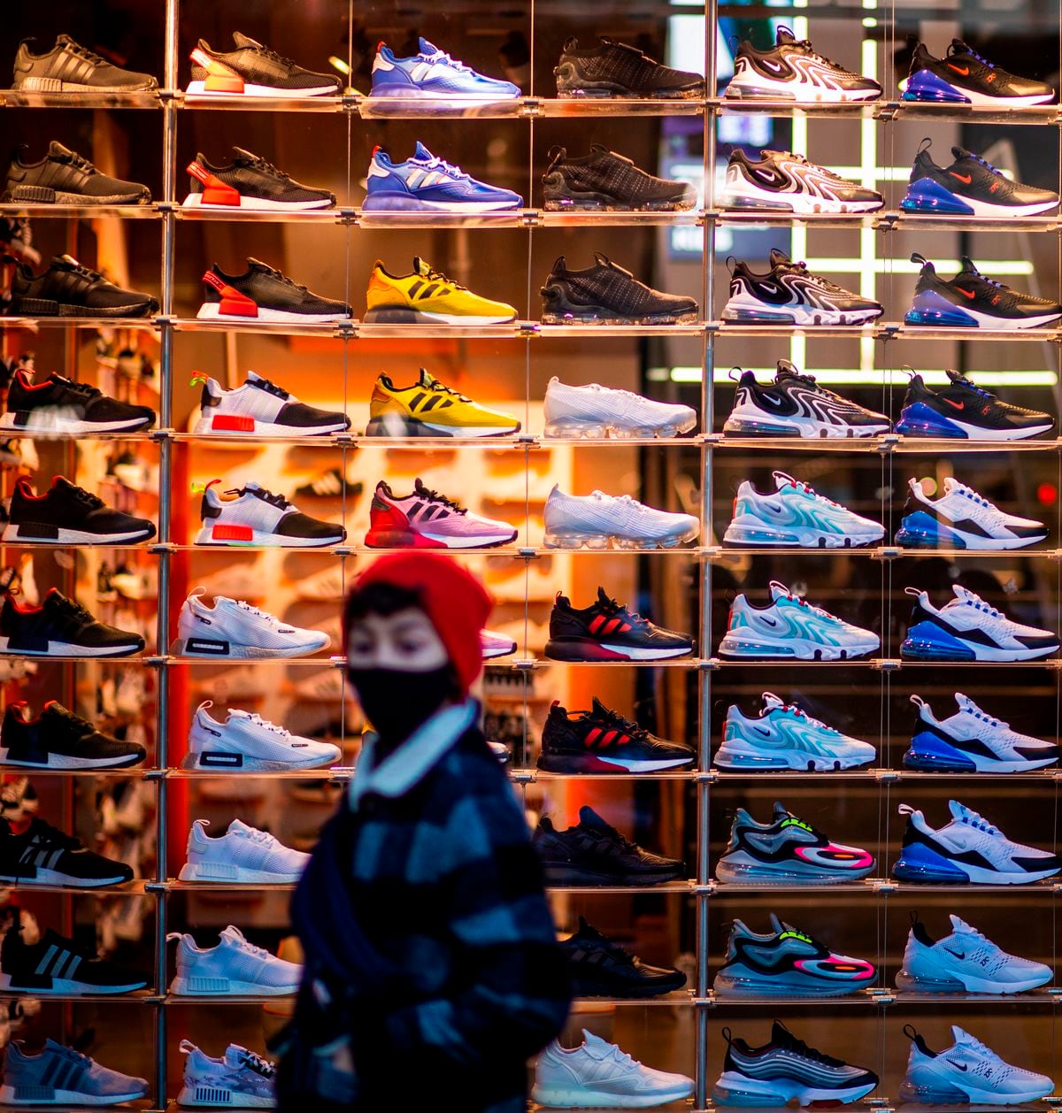 teoría doloroso interno Sneakers': Las zapatillas se convierten en un activo de inversión para  muchos jóvenes | Negocios | EL PAÍS